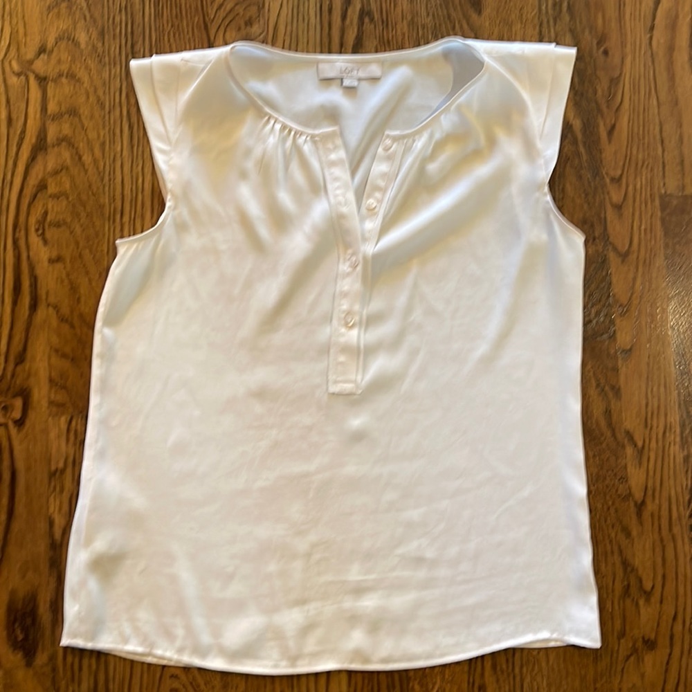 Loft flutter sleeve blouse